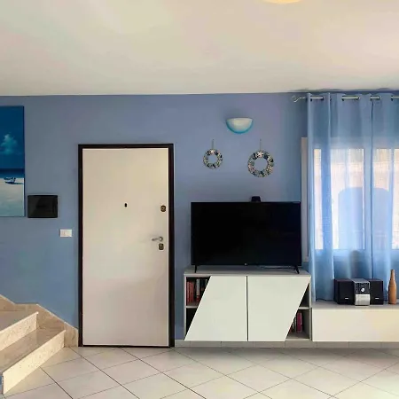 Modern Seaview Townhouse - Workcation Friendly *