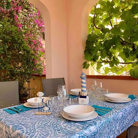 Modern Seaview Townhouse - Workcation Friendly *