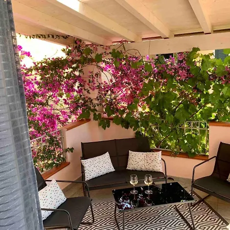 Ferienhaus Modern Seaview Townhouse - Workcation Friendly Orosei