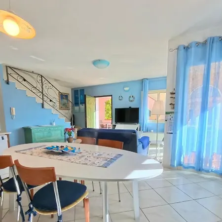 Modern Seaview Townhouse - Workcation Friendly