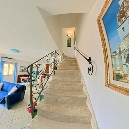 Ferienhaus Modern Seaview Townhouse - Workcation Friendly Orosei