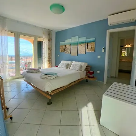 Modern Seaview Townhouse - Workcation Friendly *