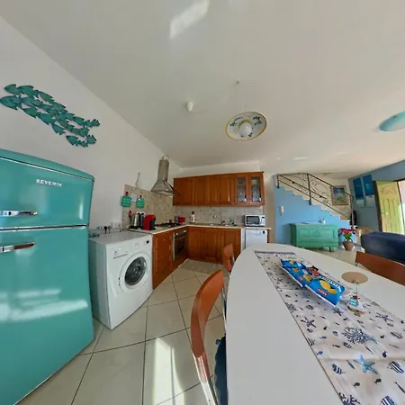 Modern Seaview Townhouse - Workcation Friendly *