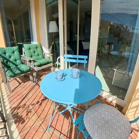 Modern Seaview Townhouse - Workcation Friendly *