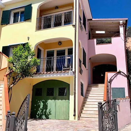 Modern Seaview Townhouse - Workcation Friendly Orosei